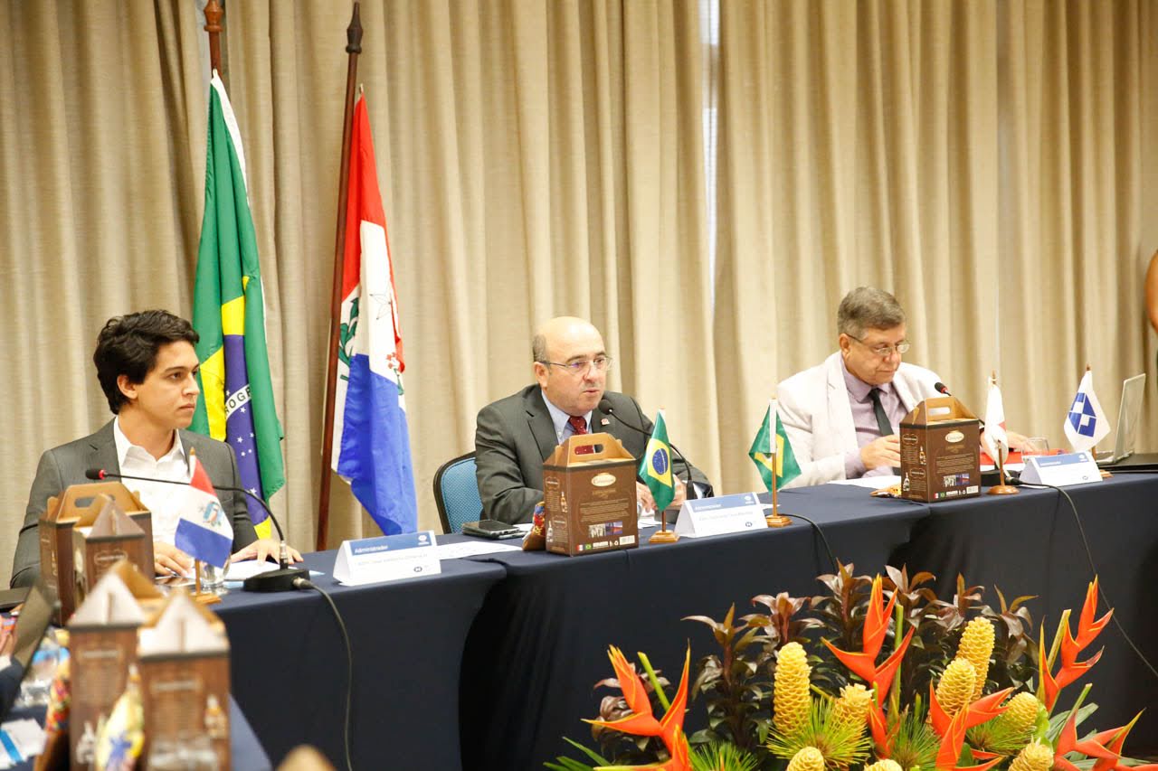 You are currently viewing Presidente do CRA-PR participa, em Maceió, do 2º Fórum de Presidentes do Sistema CFA/CRAs